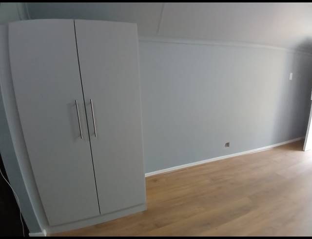 1 BEDROOM STUDIO APARTMENT TO LET IN HILLDENE
